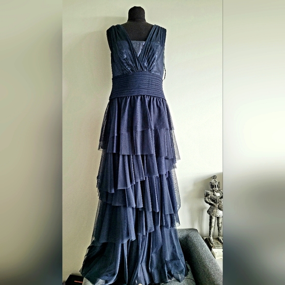 Tadashi Shoji evening, prom, wedding guest gown size 12 - Picture 1 of 12